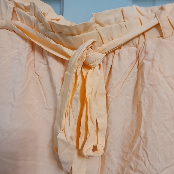 TORRID SELF TIE PAPERBAG WAIST MID SHORT - CHALLIS PEACH 2x - Picture 5 of 10